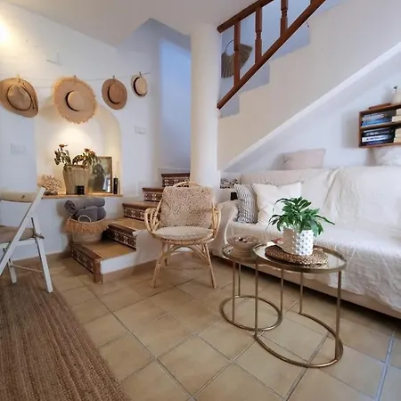 Idyllic Old Town House In By Nras شقة ألتيا